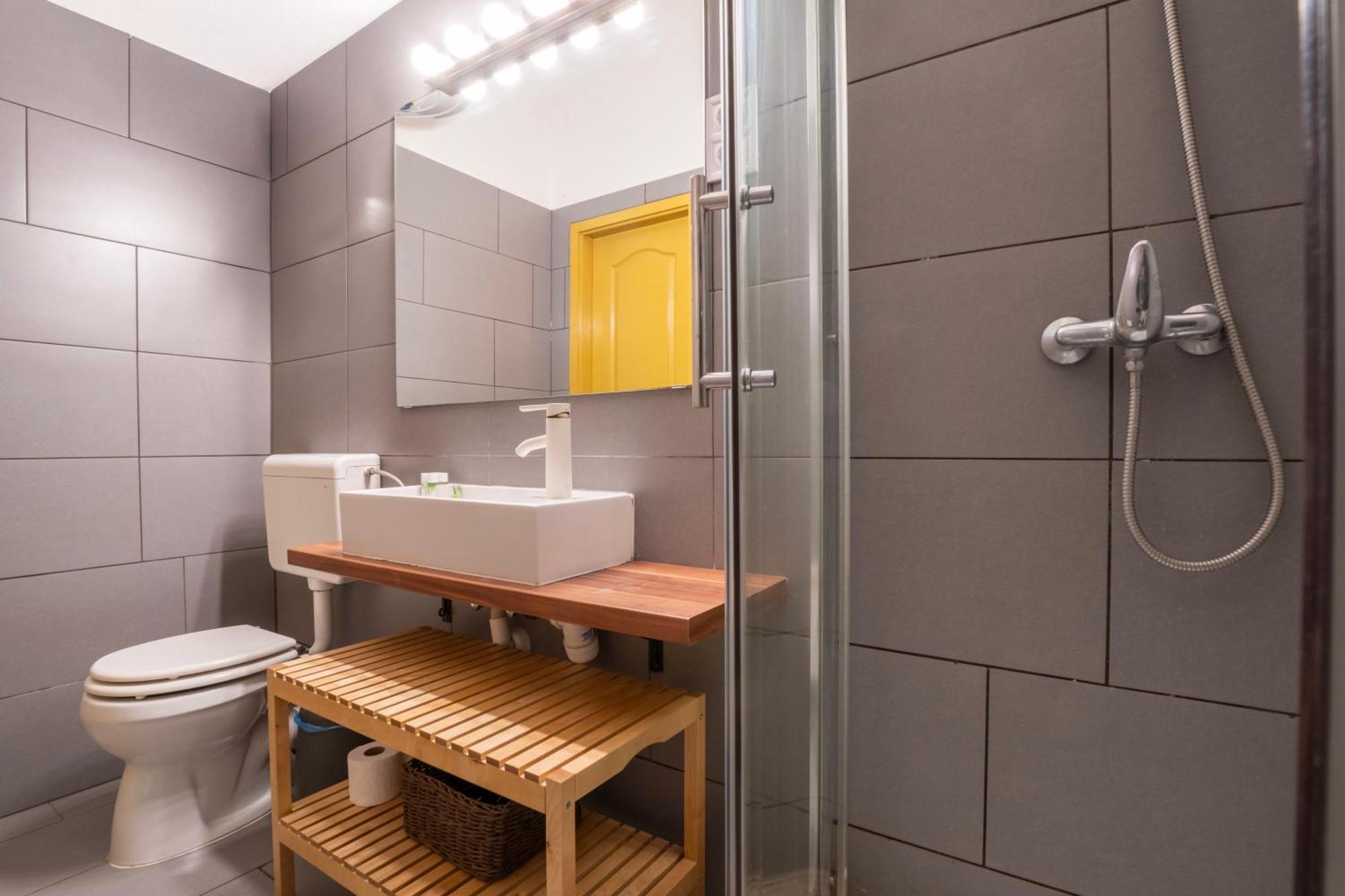 Klau10 Studio Apartment In Party District. Boedapest Buitenkant foto