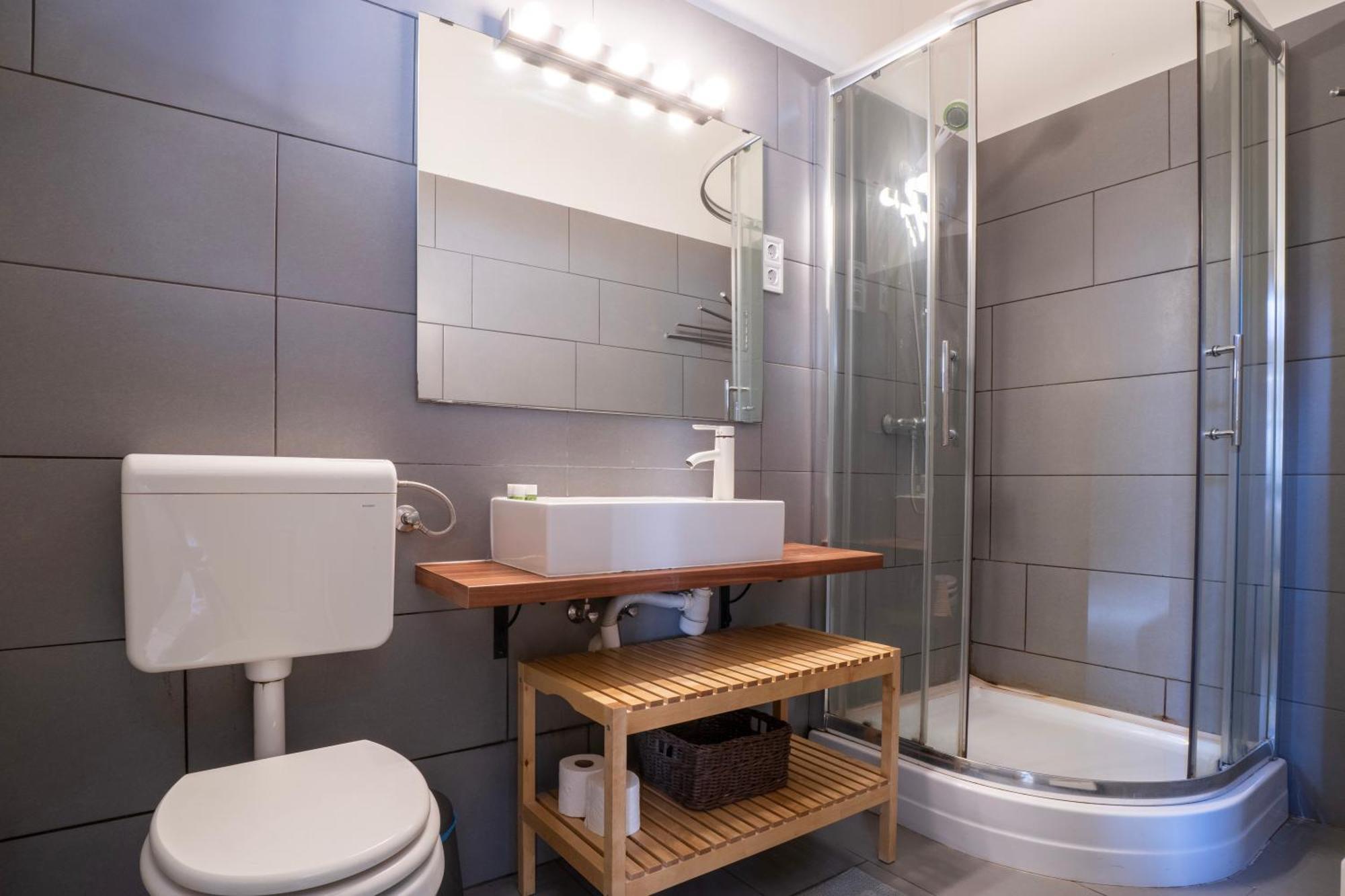 Klau10 Studio Apartment In Party District. Boedapest Buitenkant foto